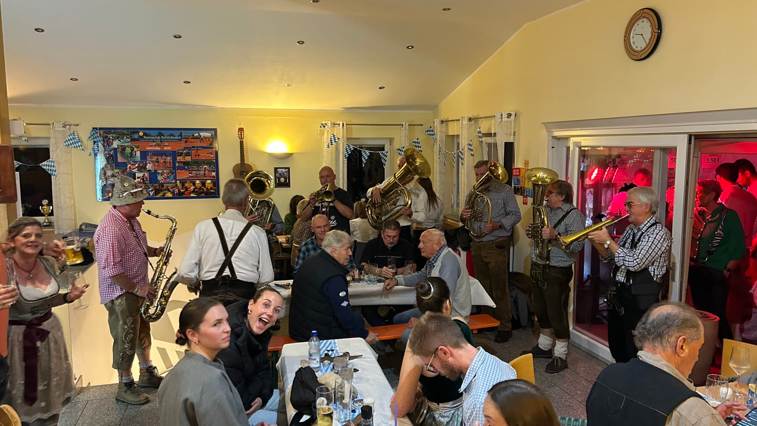 Oktoberfest: Ein unvergesslicher Abend voller bayerischer Tradition